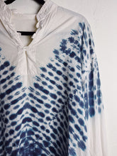 Load image into Gallery viewer, VINTAGE COTTON VOILE INDIGO TIEDYE BLOUSE
