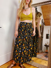Load image into Gallery viewer, VINTAGE TROPICAL PRINT MIDI
