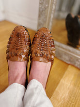 Load image into Gallery viewer, VINTAGE LEATHER MADE IN BRAZIL HUARACHES
