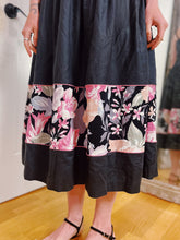 Load image into Gallery viewer, VINTAGE 1970s COTTON FLORAL BORDER DRESS
