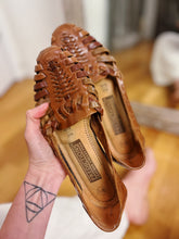 Load image into Gallery viewer, VINTAGE LEATHER MADE IN BRAZIL HUARACHES
