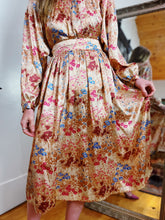 Load image into Gallery viewer, VINTAGE HANDMADE SATIN MEADOW SET
