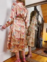 Load image into Gallery viewer, VINTAGE HANDMADE SATIN MEADOW SET
