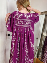 Load image into Gallery viewer, VINTAGE PLUM FLOAT DRESS

