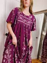 Load image into Gallery viewer, VINTAGE PLUM FLOAT DRESS
